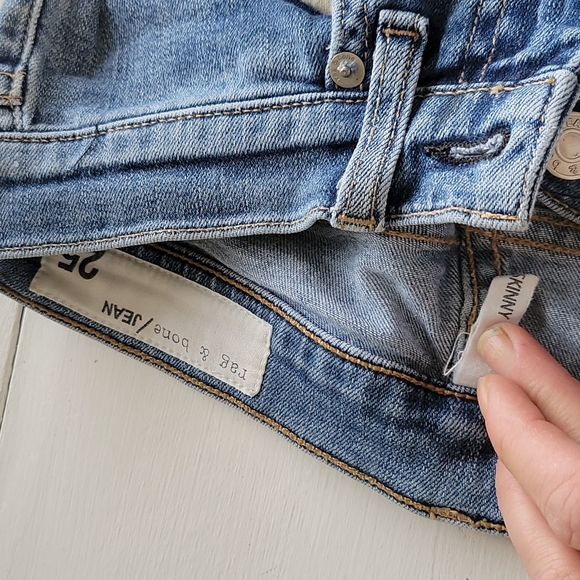 Like new size 25 distressed rag and bone skinny jeans - Picture 3 of 5